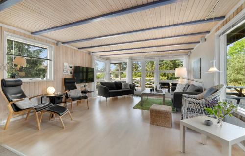 Oster Somarken House | Holiday Home Perikumvej Aakirkeby I