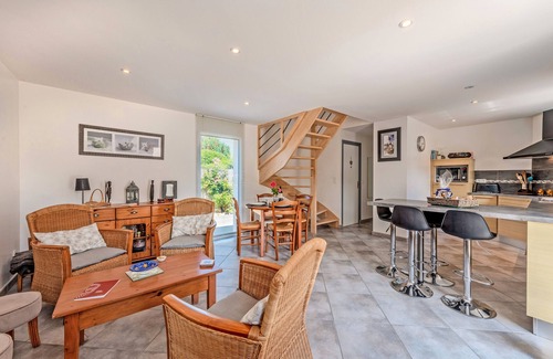 Taule House | Holiday Home 'Petite Maison' with Private Terrace and Shared Garden