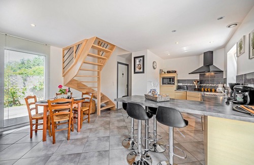 Taule House | Holiday Home 'Petite Maison' with Private Terrace and Shared Garden