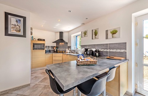 Taule House | Holiday Home 'Petite Maison' with Private Terrace and Shared Garden