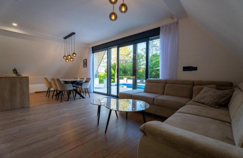 Trn House | Holiday home Pine nest