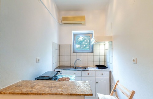 Ag. Georgios House | Holiday Home 'Pleasure Corfù Octopus' with Private Terrace, Wi-Fi and Air Conditioning