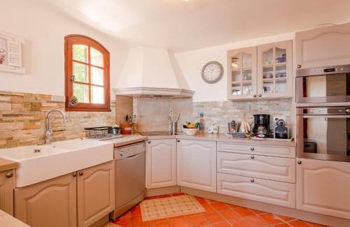 Espero-Pax House | Holiday Home Ponderosa by Interhome