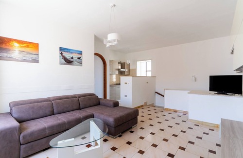 Torre Mozza House | Holiday Home 'Primo Piano Vista Mare' with Private Terrace and Air Conditioning