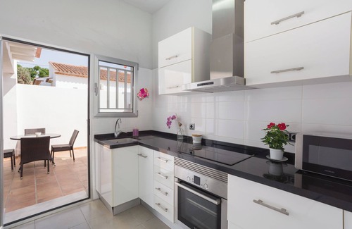 Molinell House | Holiday Home 'Primo Ximo' with Private Terrace and Air Conditioning