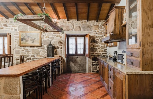 Montalegre House | Holiday Home 'Casa Com 4 Quartos' with Shared Terrace, Balcony and Wi-Fi
