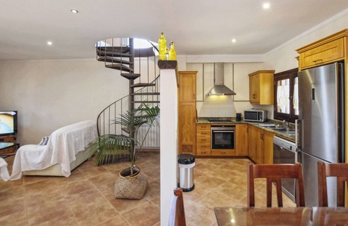 Santa Margalida House | Holiday Home 'Ribas' with Mountain View, Wi-Fi and Air Conditioning