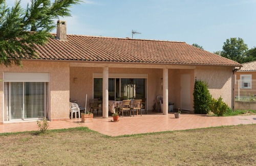 Bedarieux (ornac) House | Holiday Home 'River Side' with Mountain View, Private Terrace and Wi-Fi