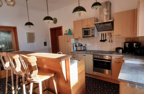 Rodershausen House | Holiday Home 'Rodershausen' with Private Terrace and Wi-Fi
