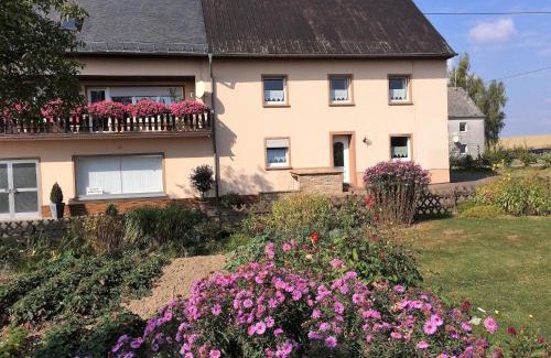 Rodershausen Apartment | Holiday Home Rodershausen near Vianden Castle