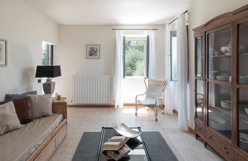 Petriolo House | Holiday Home "Rosa" with Mountain View, Private Garden & Wi-Fi