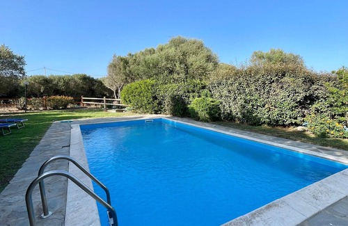 Punta De Su Turrione House | Holiday Home 'Rosa' with Private Pool, Wi-Fi and Air Conditioning