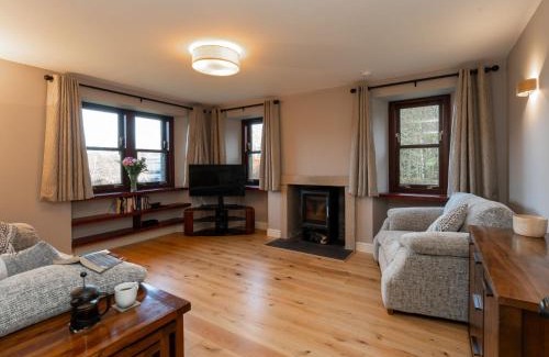 Inverarnie House | Holiday Home Rose Cottage by Interhome
