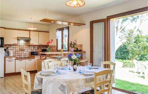 Pirou House | Holiday Home Rue De Seychelles