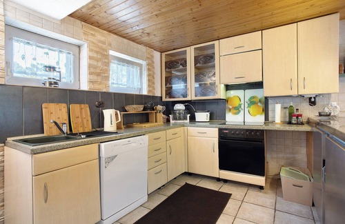 Muritz House | Holiday Home 'Rustikales Ferienhaus' with Private Terrace, Wi-Fi and Air Conditioning