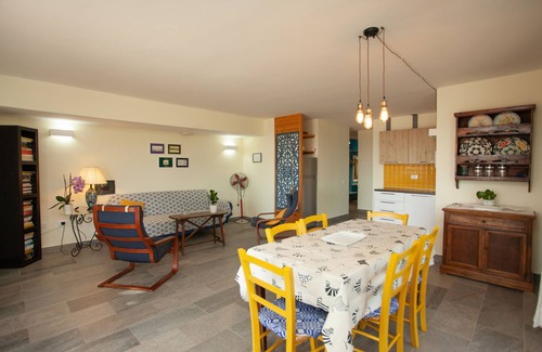 Siniscola House | Holiday Home 'S'ena E Mammai' with Sea View, Garden, Terrace and Wi-Fi