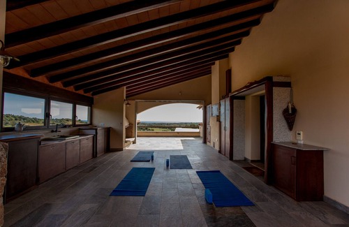 Siniscola House | Holiday Home 'S'ena E Mammai' with Sea View, Garden, Terrace and Wi-Fi