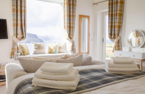 Stein House | Holiday Home Salt Cottage by Interhome