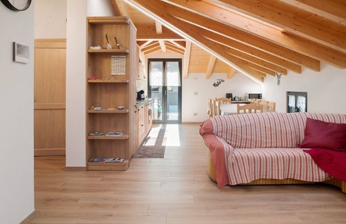 Grosio House | Holiday Home 'Sam Fiamet' with Mountain View, Shared Garden and Wi-Fi