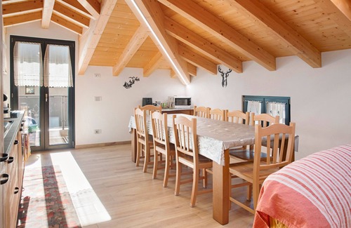 Grosio House | Holiday Home 'Sam Fiamet' with Mountain View, Shared Garden and Wi-Fi