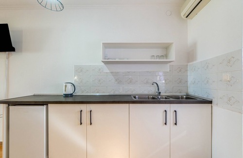 Kavos House | Holiday Home 'Sandy Beach House - Ground Floor' with Shared Terrace, Wi-Fi and Air Conditioning