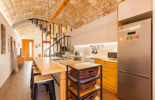 Arenys de Mar House | Holiday Home 'Sant Rafel House' with Private Terrace and Wi-Fi