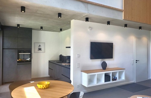 Pouch House | Holiday Home 'Schlossterrassen 8b' with Lake View, Private Terrace and Wi-Fi
