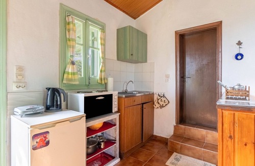 Ag. Georgios House | Holiday Home 'Seafront Studio Stefan' with Sea View, Private Terrace and Air Conditioning