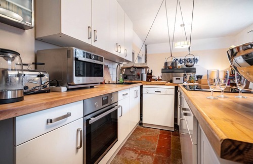 Flecken Zechlin House | Holiday Home 'Seeblick' with Lake View, Private Terrace and Wi-Fi