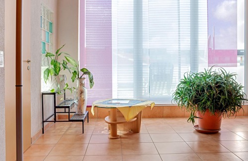 Singen House | Holiday Home 'Sei Glücklich Am Bodensee' with Private Terrace, Shared Garden and Wi-Fi