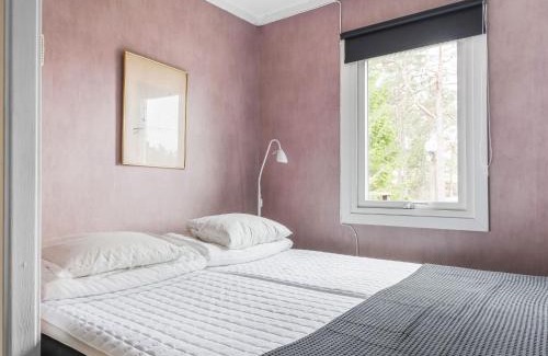 Stavsnas House | Holiday Home Smultronstället by Interhome