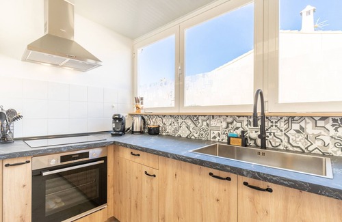 Coveta Fuma House | Holiday Home 'Sol Y Sombra' with Shared Pool, Wi-Fi and Air Conditioning