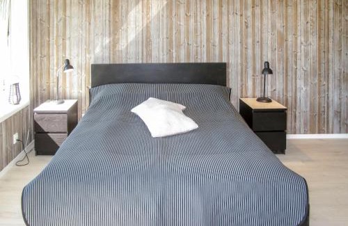 Vikbolandet House | Holiday Home Stegeborg Sjöstugan by Interhome