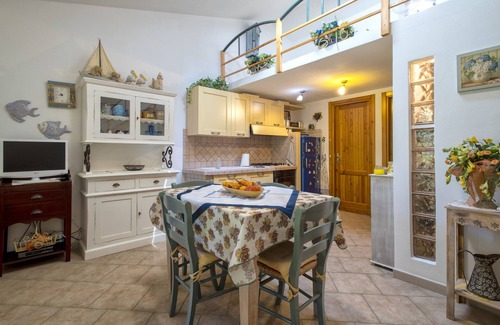 La Pelosa House | Holiday Home 'Stintino La Pelosa' with Private Terrace, Wi-Fi and Air Conditioning