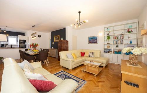 Istok House | Holiday Home Stjepana Ivicevica I