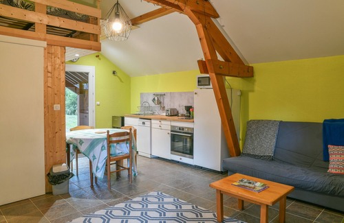 Aix-les-Bains House | Holiday Home 'Studio 4 Places Proche Lac' with Balcony, Wi-Fi and Air Conditioning