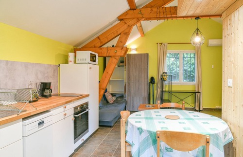 Aix-les-Bains House | Holiday Home 'Studio 4 Places Proche Lac' with Balcony, Wi-Fi and Air Conditioning