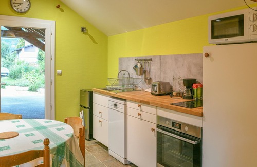 Aix-les-Bains House | Holiday Home 'Studio 4 Places Proche Lac' with Balcony, Wi-Fi and Air Conditioning