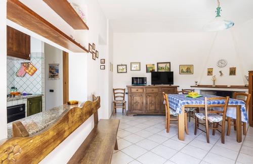Cardedu House | Holiday Home 'Su Entu A Mari Museddu' with Sea View, Shared Garden and Wi-Fi