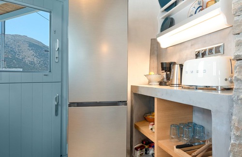 Apollonia House | Holiday Home 'Sylvia's Home' with Sea View, Wi-Fi and Air Conditioning