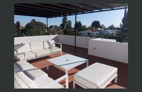 Santa Luzia House | Holiday Home 'Terrace 19B' with Sea View, Shared Pool and Air Conditioning