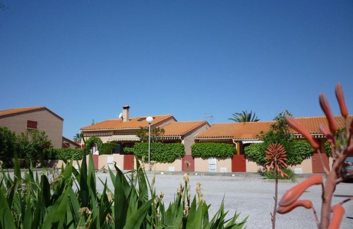 Saint-Cyprien Plage House | Holiday Home Thalassa-3 by Interhome