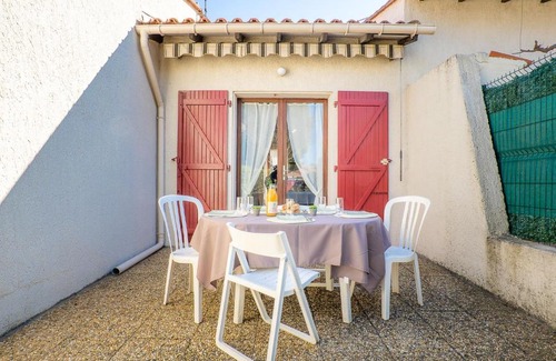 Saint-Cyprien Plage House | Holiday Home Thalassa-6 by Interhome