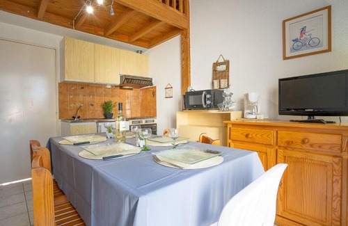 Saint-Cyprien Plage House | Holiday Home Thalassa-6 by Interhome