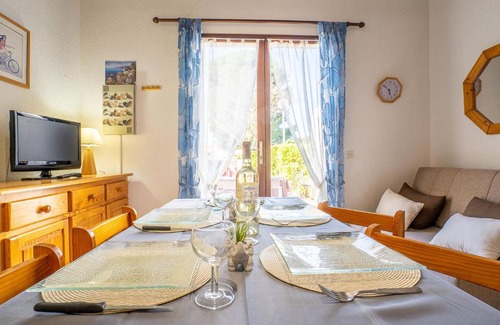 Saint-Cyprien Plage House | Holiday Home Thalassa-6 by Interhome