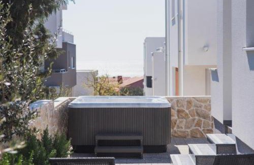 Novalja House | Holiday home Tomana B with Jacuzzi