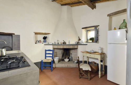 Bari Sardo House | Holiday Home "Un Gioiello in Centro Storico" with Private Garden & Wi-Fi