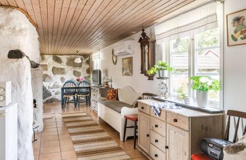 Falkvik House | Holiday Home Västra Näs by Interhome