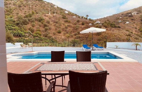 Competa House | Holiday Home "Verdejo" with Mountain View, Pool and Wi-Fi