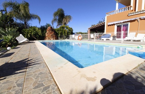 Silves House | Holiday Home 'Vila Pedra' with Mountain View, Wi-Fi and Air Conditioning